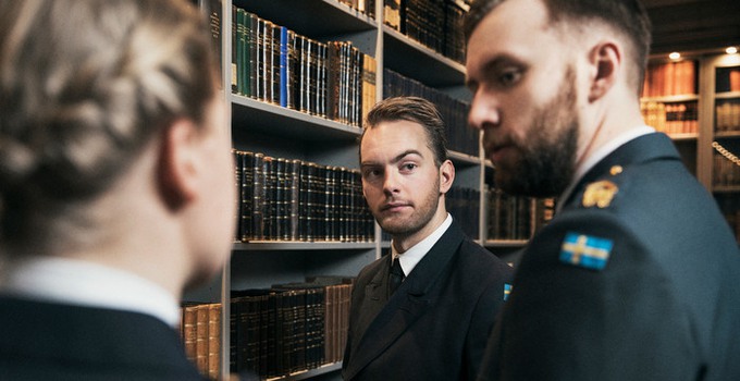 Kadetter i biblioteket på Karlberg