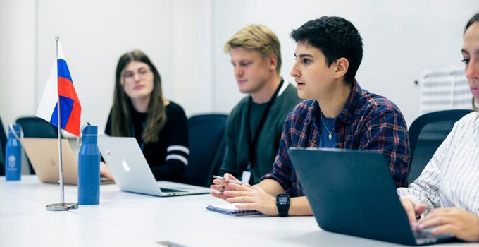 Studenter på tabletop-övning.